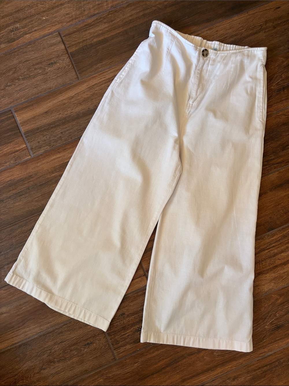 Antonio Melani Wide-Leg Cropped Pants